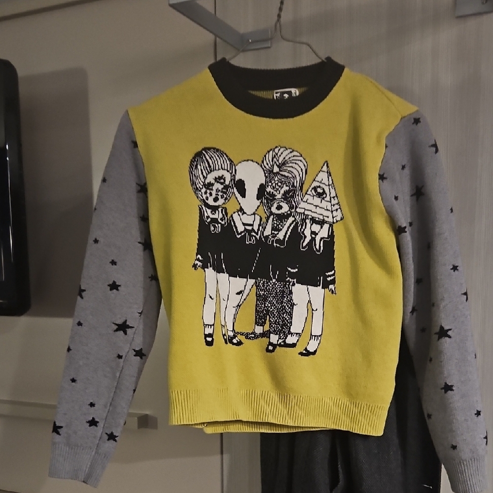 Graphic Sweatshirt - Yellow and Gray